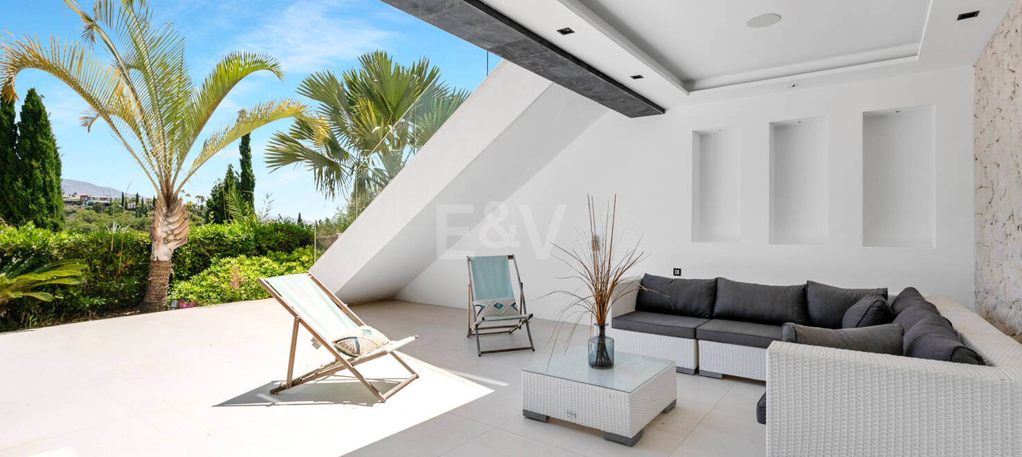 Espectacular villa de nueva contrucción con vistas al mar y al golf