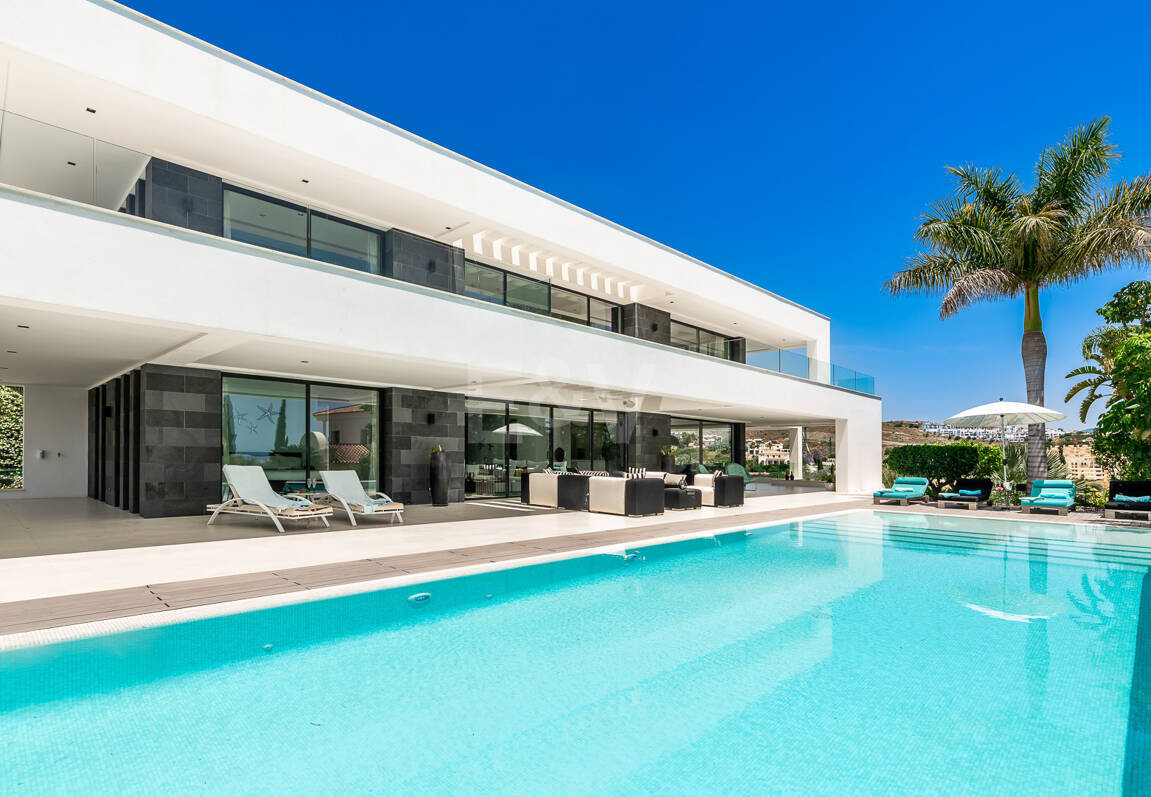 Spektakuläre neue Villa mit Meer- und Golfblick