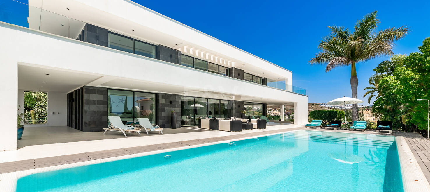 Espectacular villa de nueva contrucción con vistas al mar y al golf