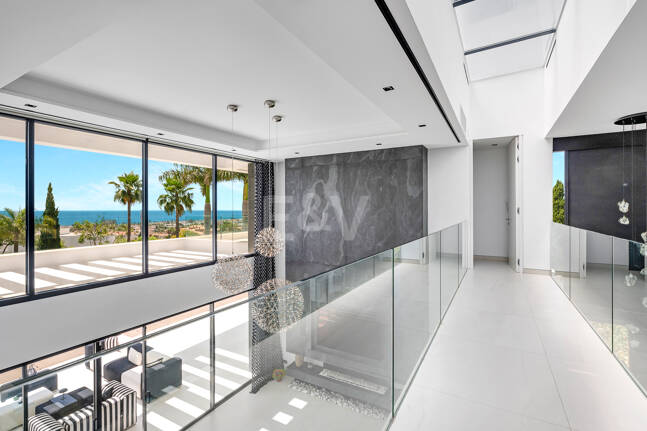 Spektakuläre neue Villa mit Meer- und Golfblick