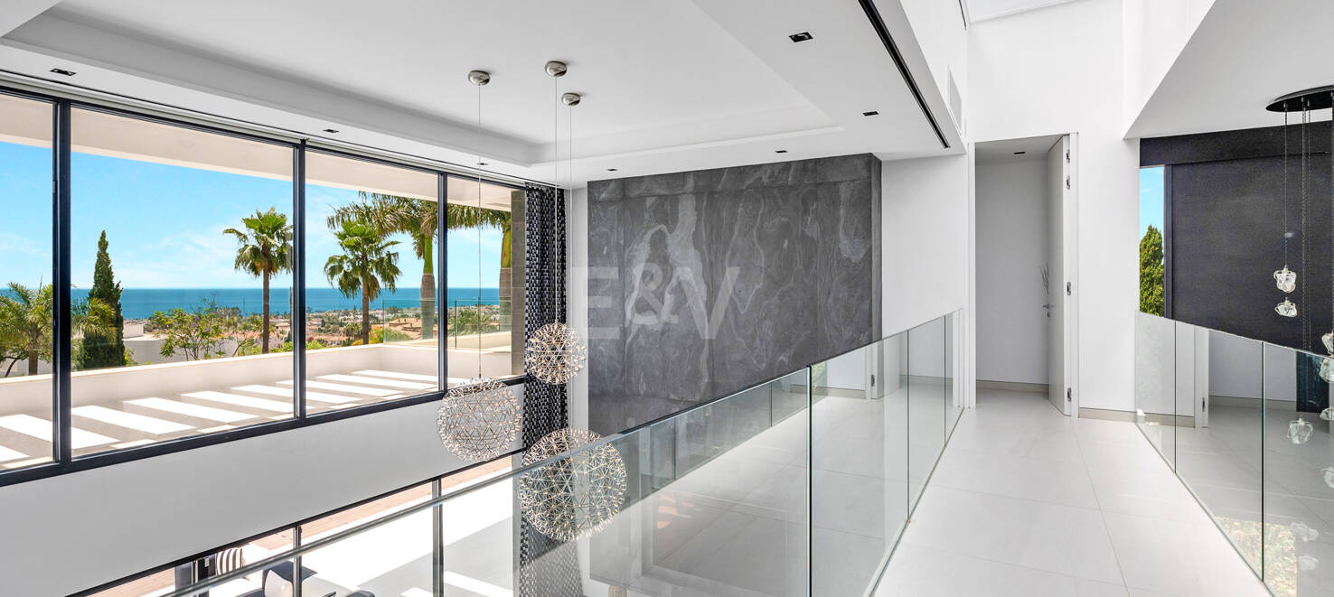 Espectacular villa de nueva contrucción con vistas al mar y al golf