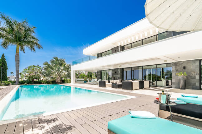 Spektakuläre neue Villa mit Meer- und Golfblick