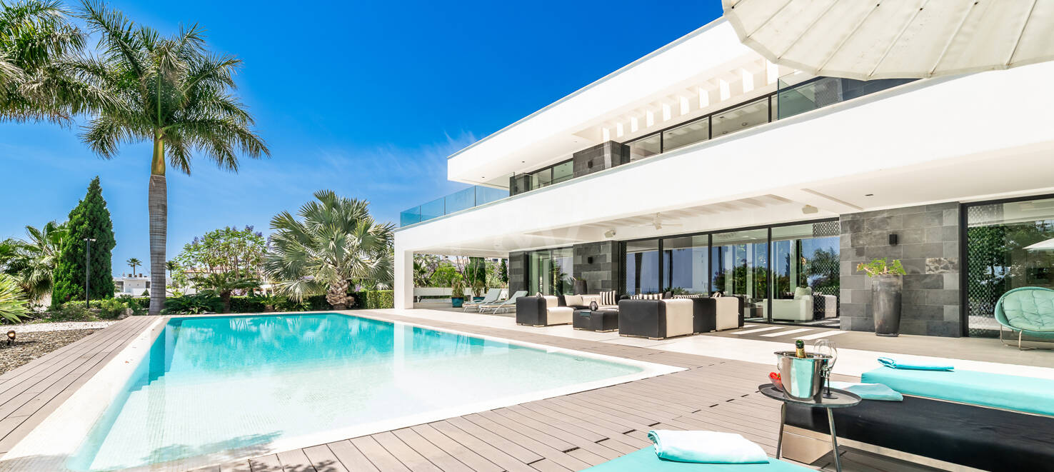 Espectacular villa de nueva contrucción con vistas al mar y al golf