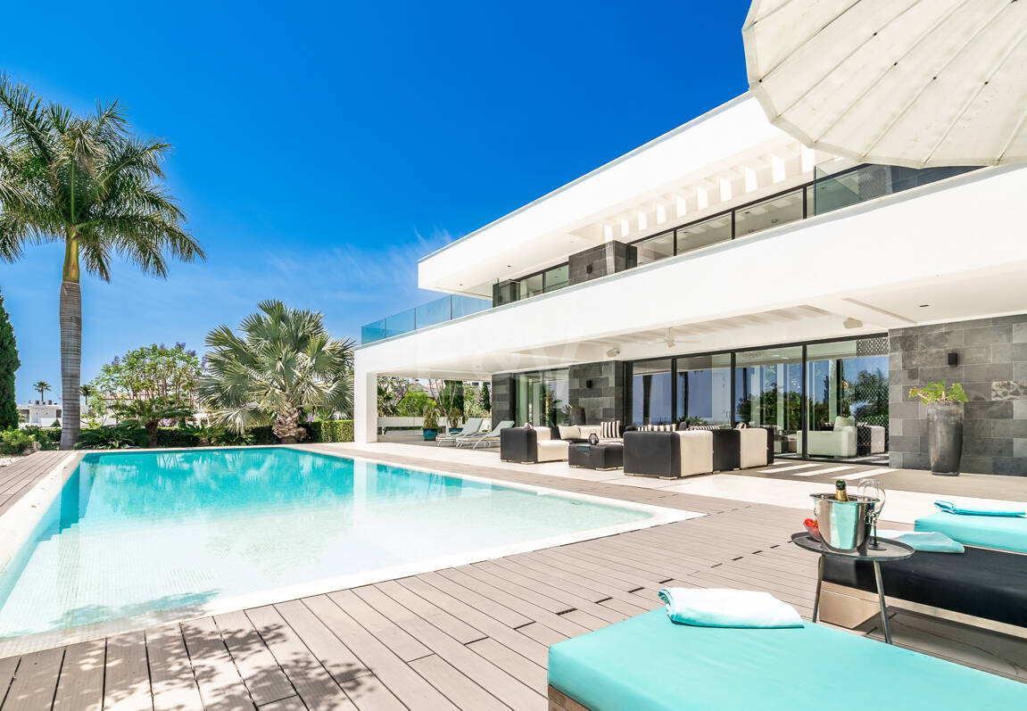 Spektakuläre neue Villa mit Meer- und Golfblick