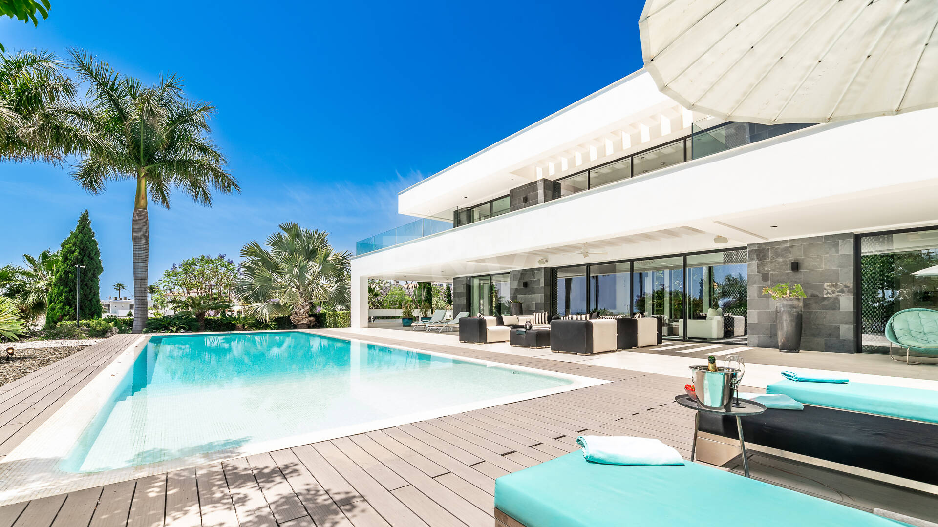 Spektakuläre neue Villa mit Meer- und Golfblick