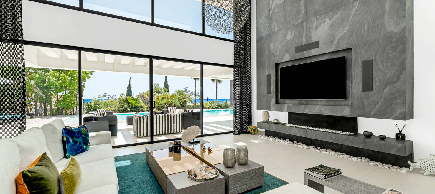 Espectacular villa de nueva contrucción con vistas al mar y al golf