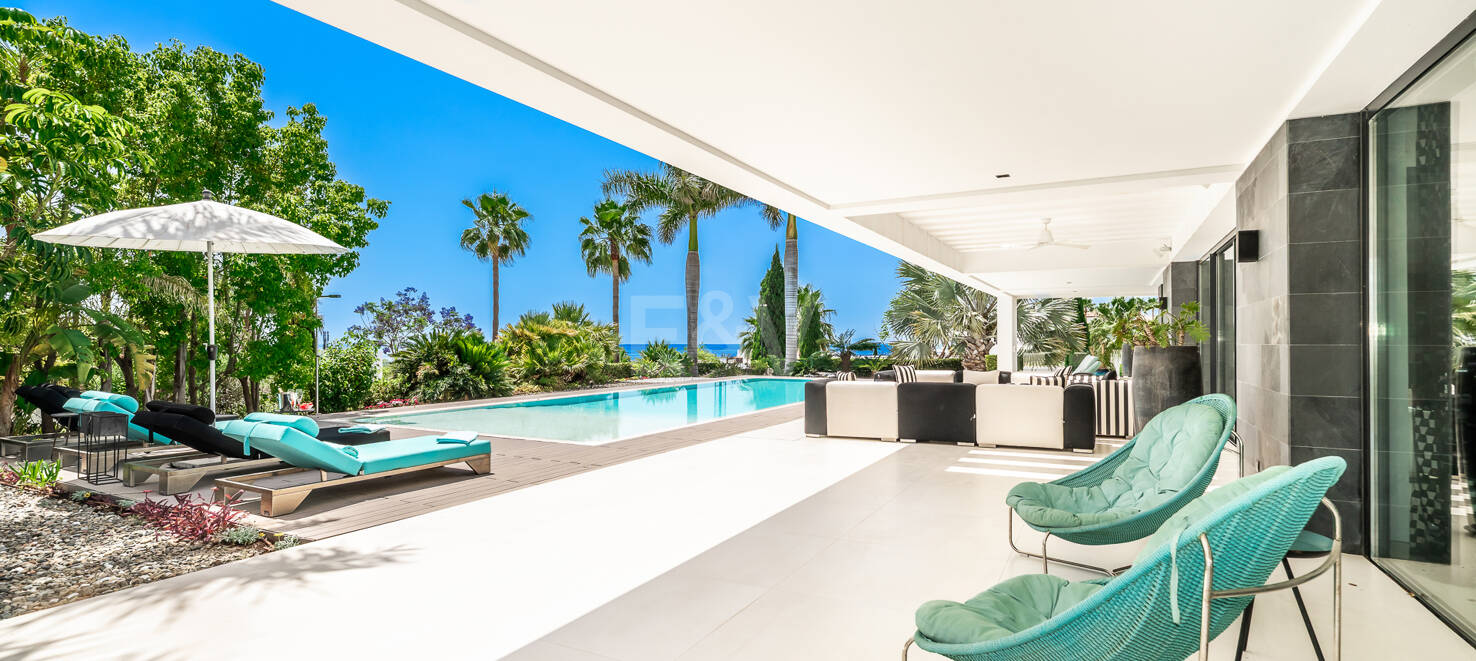 Espectacular villa de nueva contrucción con vistas al mar y al golf