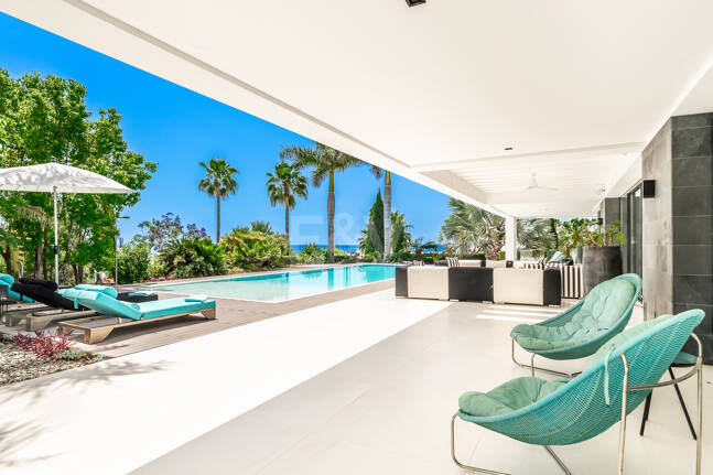 Spektakuläre neue Villa mit Meer- und Golfblick