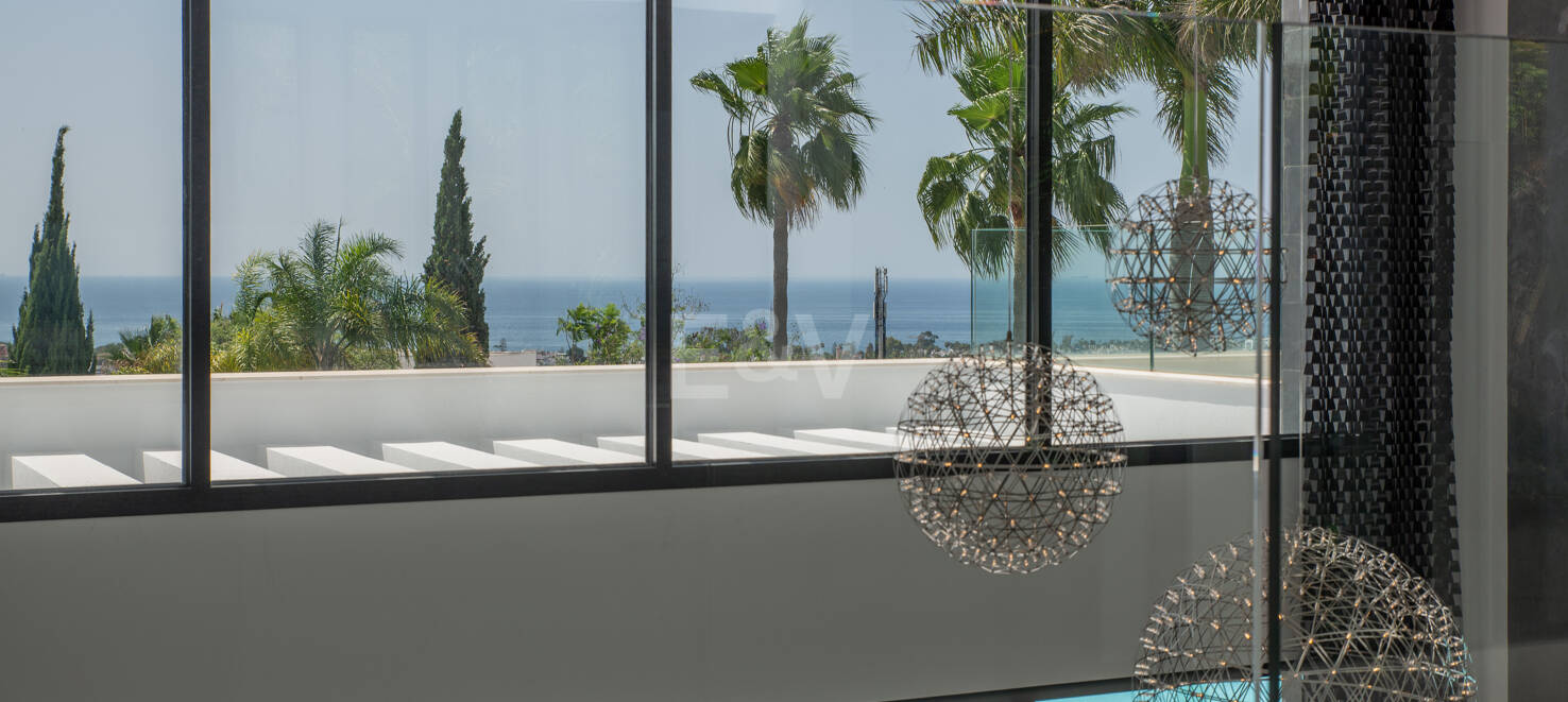 Espectacular villa de nueva contrucción con vistas al mar y al golf