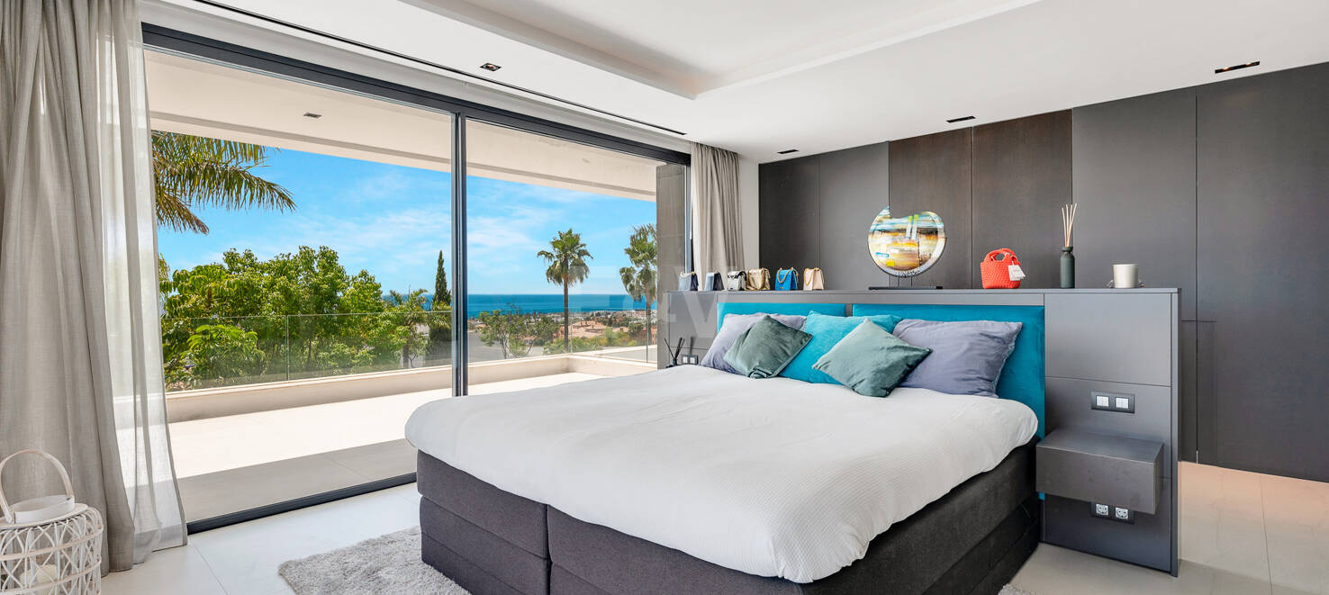 Espectacular villa de nueva contrucción con vistas al mar y al golf