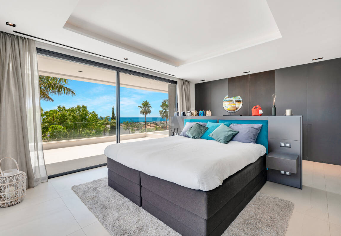 Spektakuläre neue Villa mit Meer- und Golfblick