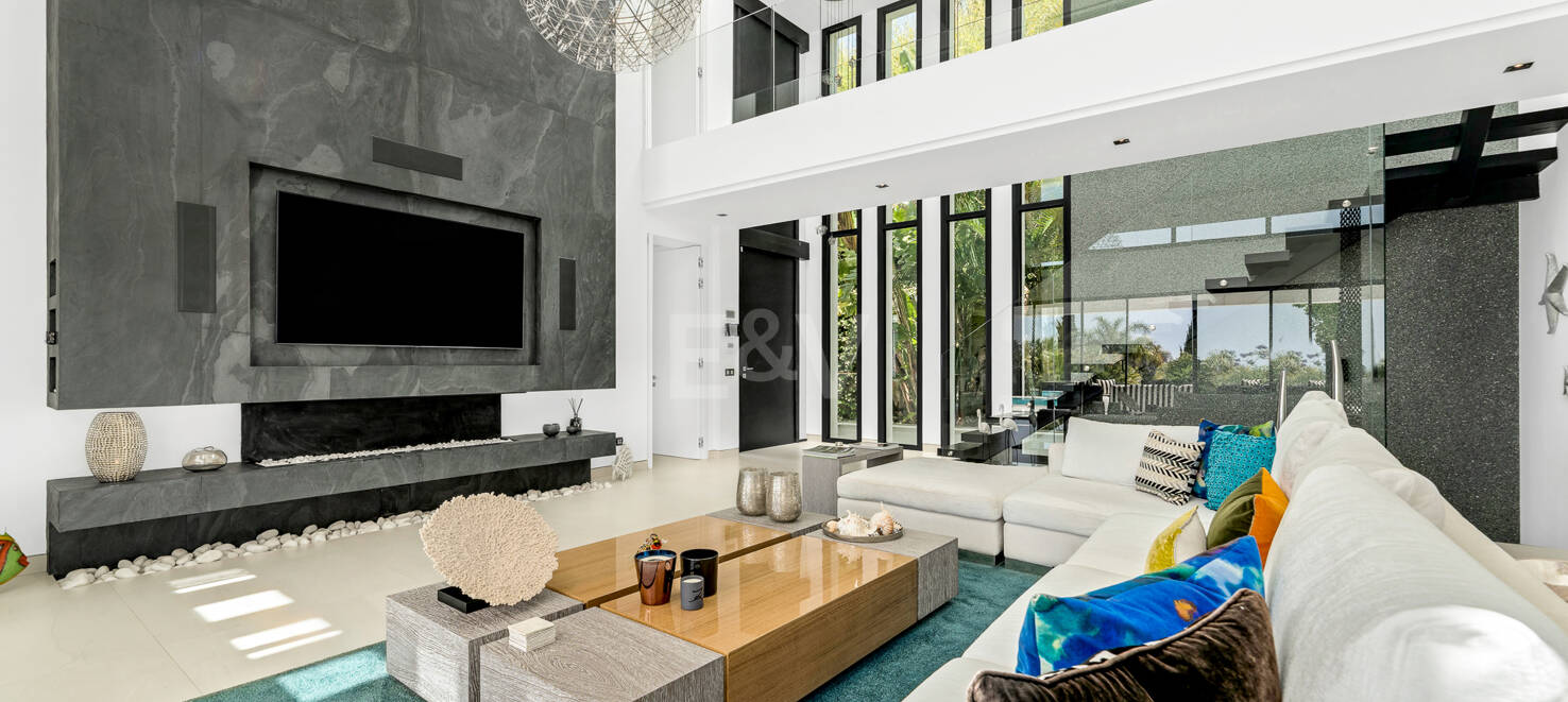 Espectacular villa de nueva contrucción con vistas al mar y al golf