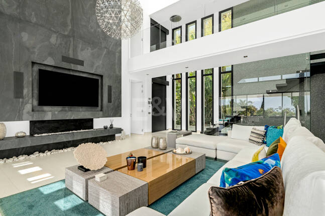 Spektakuläre neue Villa mit Meer- und Golfblick