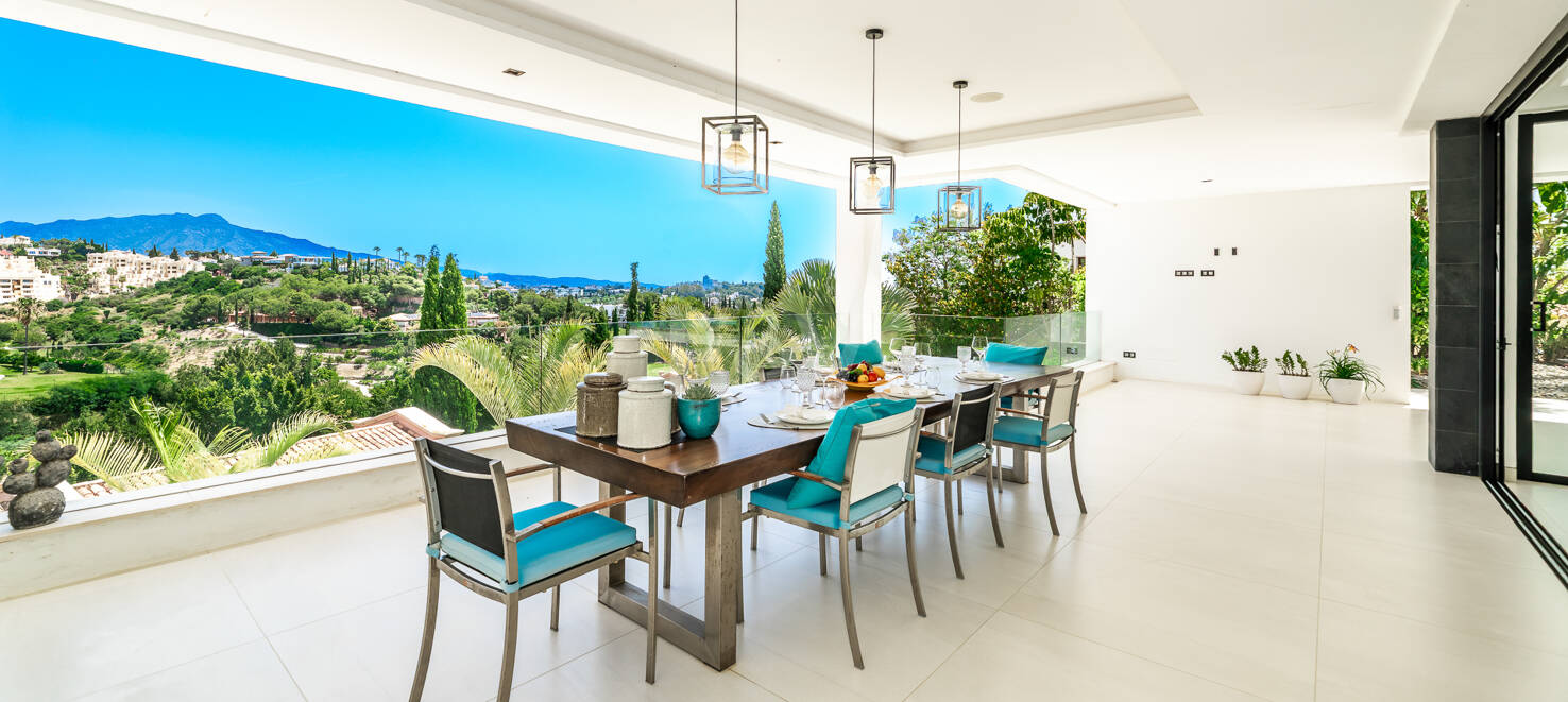 Espectacular villa de nueva contrucción con vistas al mar y al golf