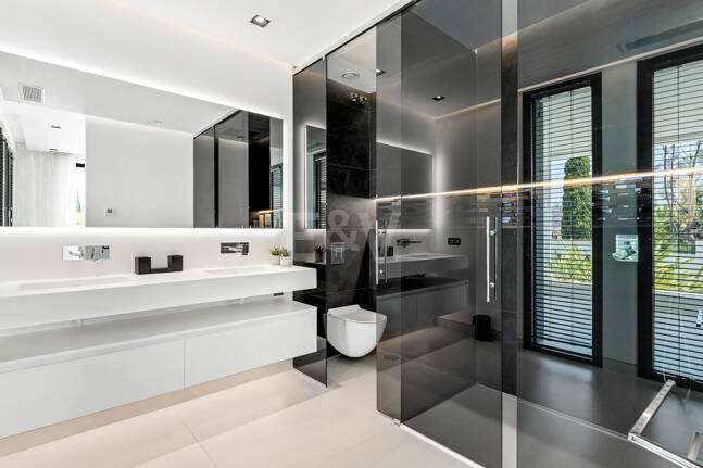 Spektakuläre neue Villa mit Meer- und Golfblick