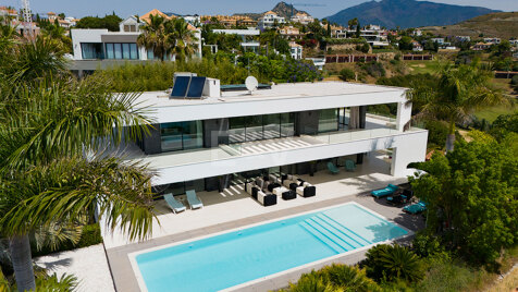 Beeindruckende Villa mit 6 Schlafzimmern und Panoramablick auf das Meer