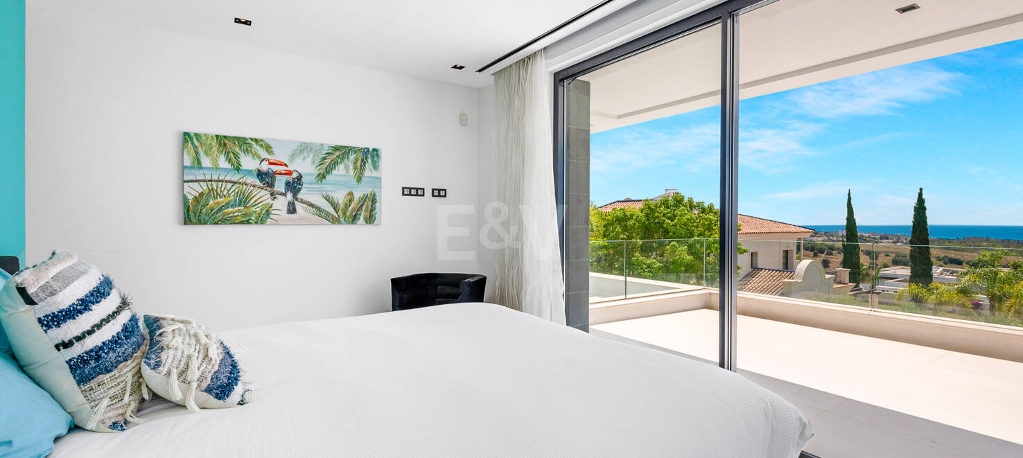 Espectacular villa de nueva contrucción con vistas al mar y al golf