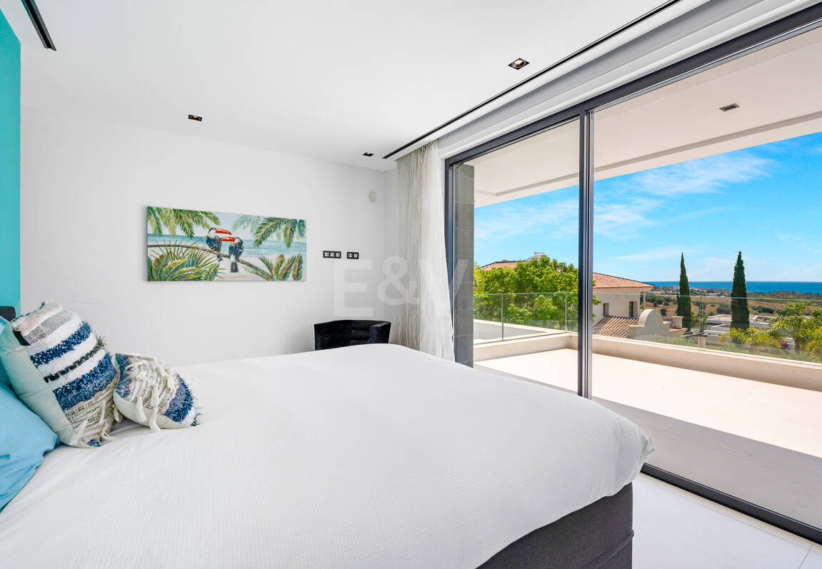 Spektakuläre neue Villa mit Meer- und Golfblick