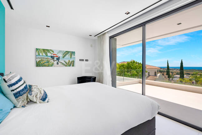 Spektakuläre neue Villa mit Meer- und Golfblick