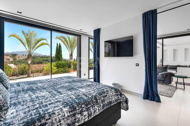 Spektakuläre neue Villa mit Meer- und Golfblick