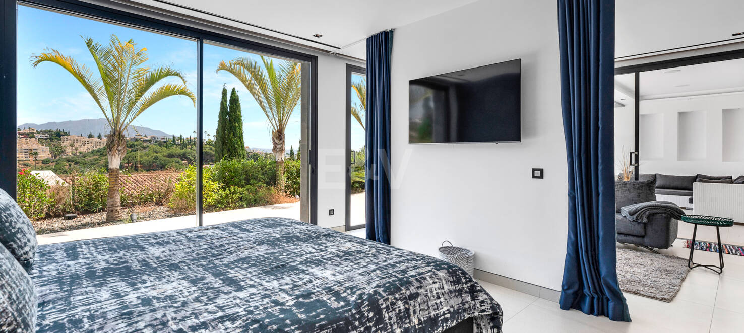 Espectacular villa de nueva contrucción con vistas al mar y al golf