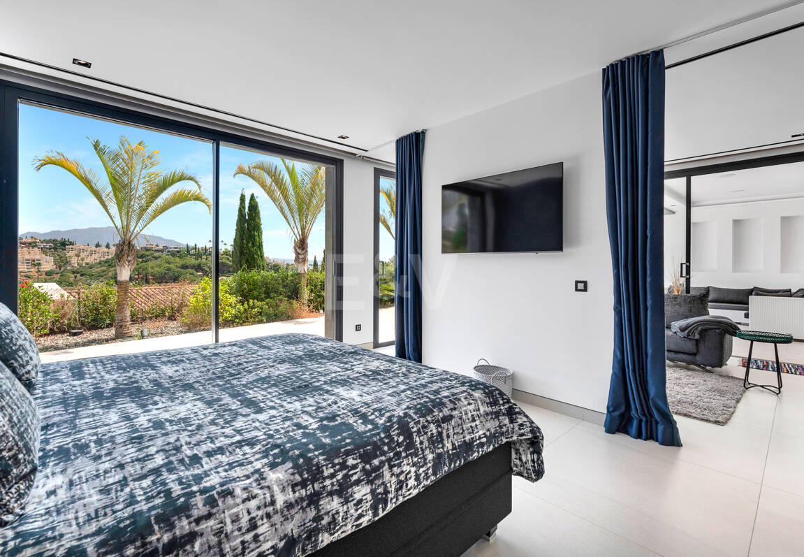 Spektakuläre neue Villa mit Meer- und Golfblick