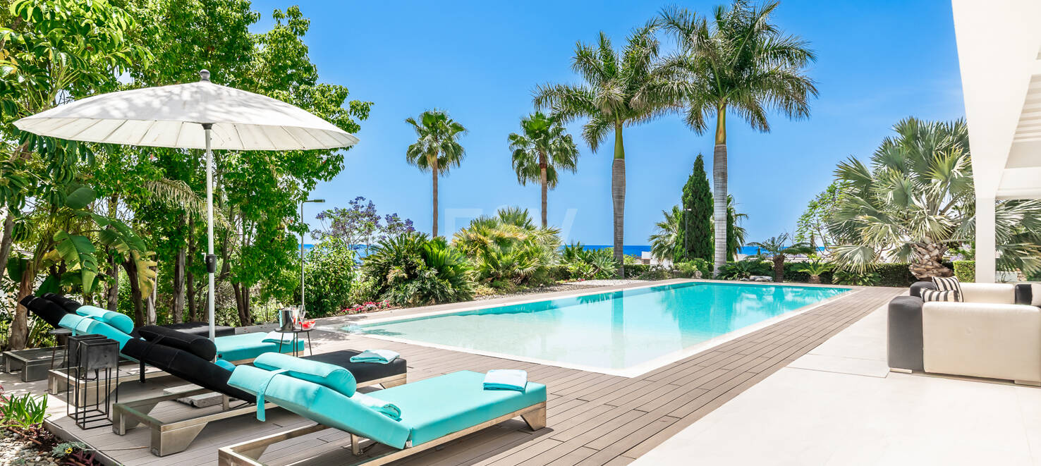 Espectacular villa de nueva contrucción con vistas al mar y al golf