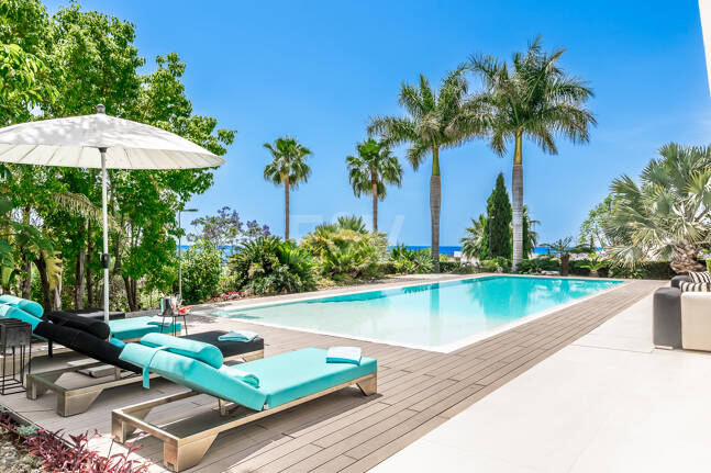 Spektakuläre neue Villa mit Meer- und Golfblick