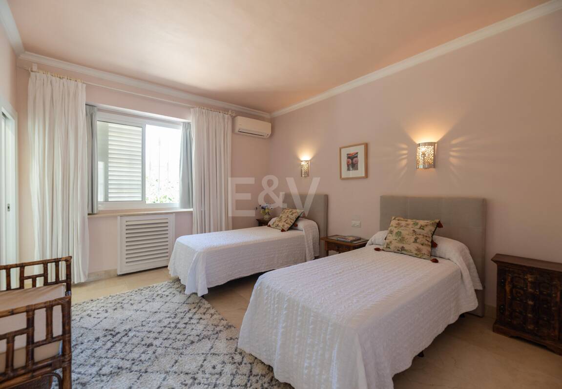 Villa frente a la playa en Guadalmina