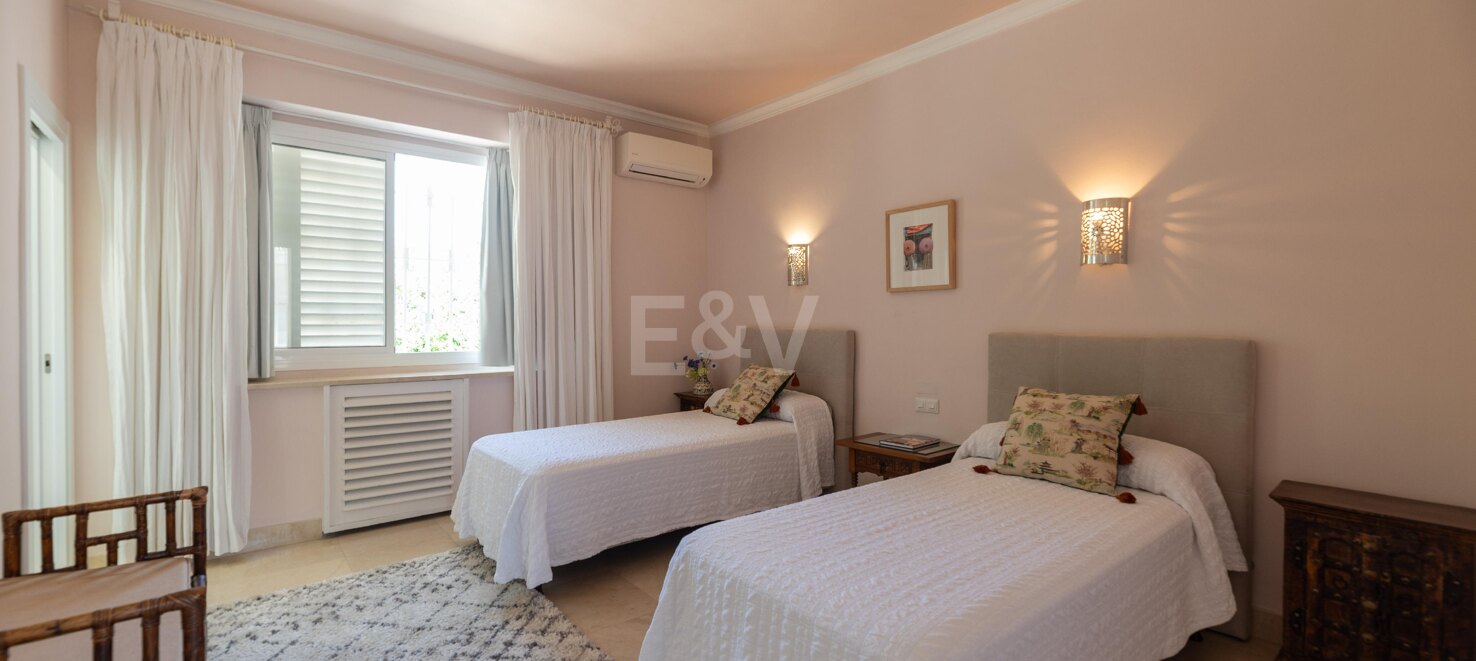Front line beach villa in Guadalmina