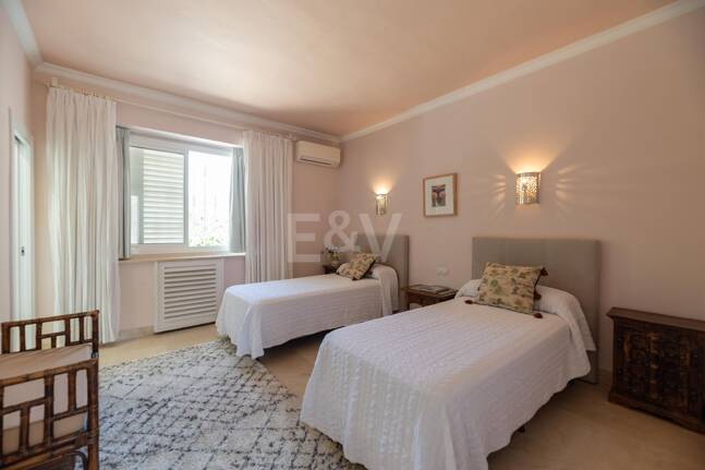 Villa frente a la playa en Guadalmina