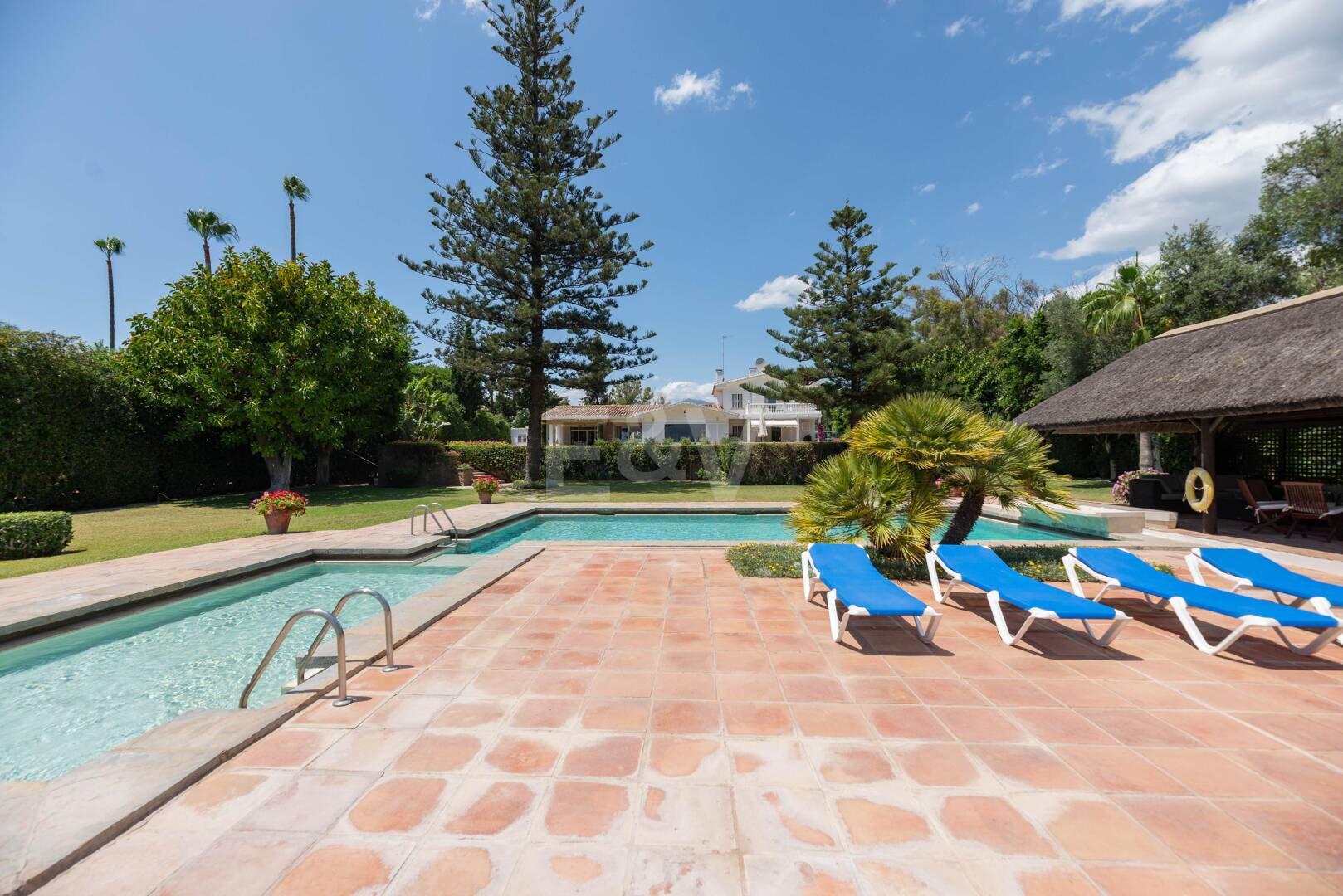 Villa frente a la playa en Guadalmina