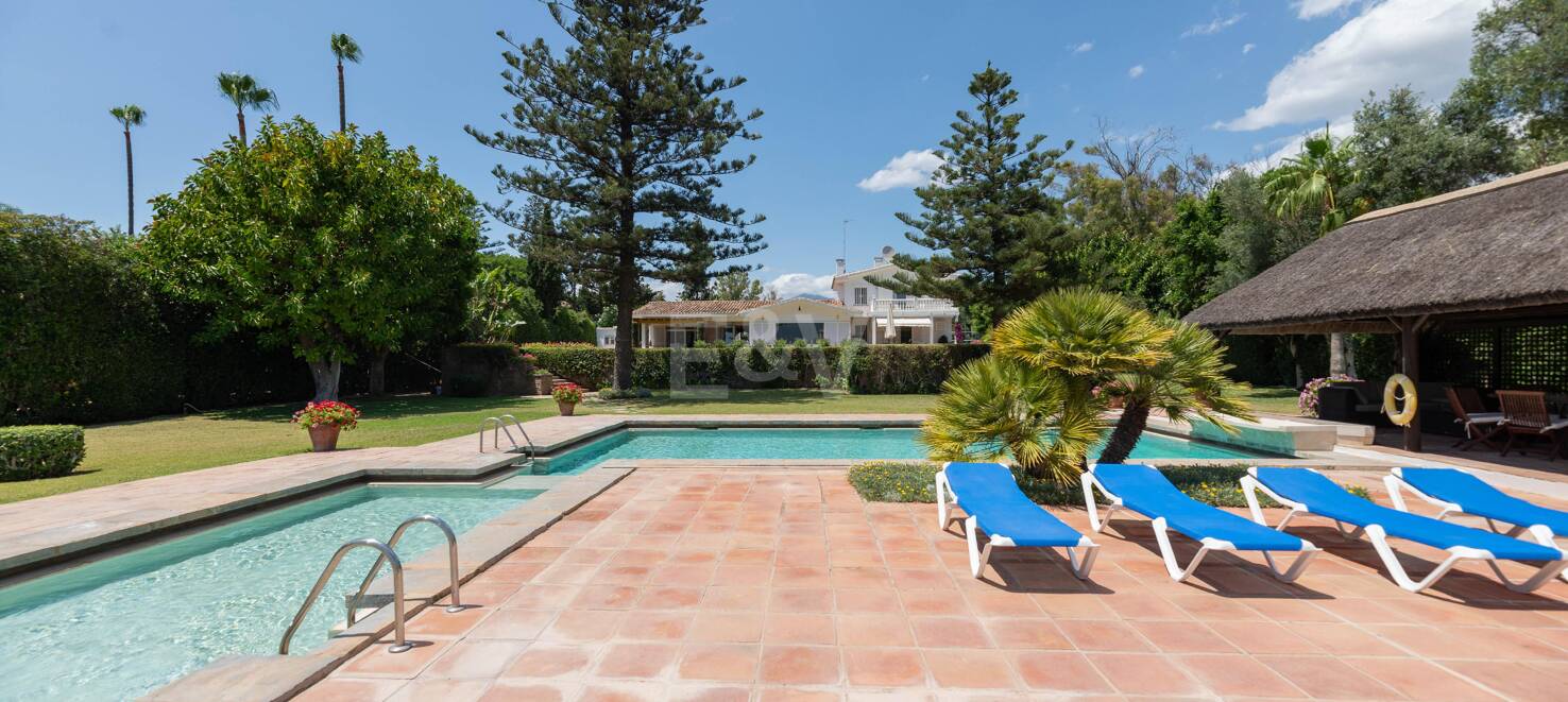 Villa frente a la playa en Guadalmina