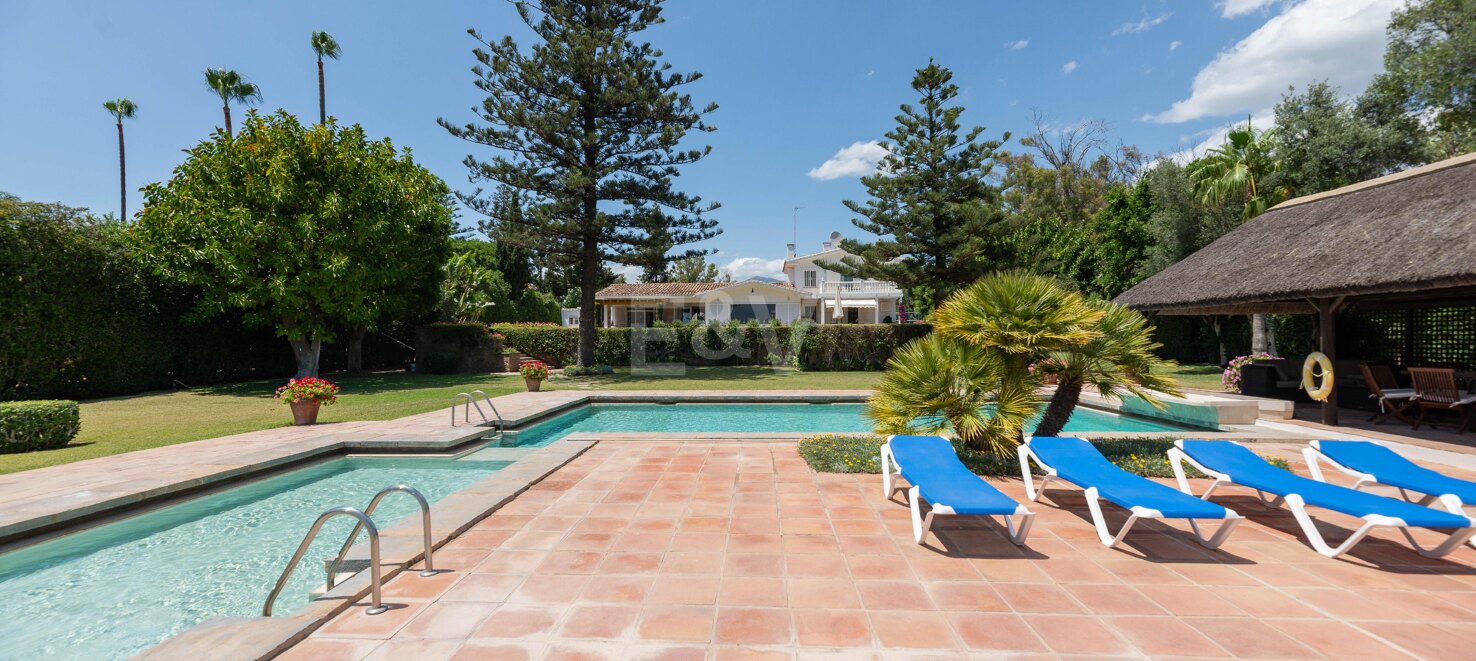 Front line beach villa in Guadalmina