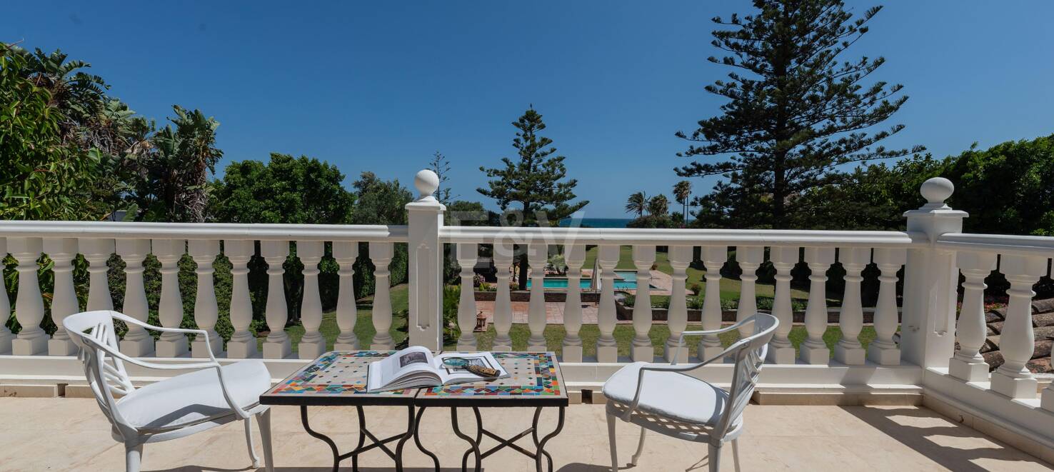 Villa frente a la playa en Guadalmina