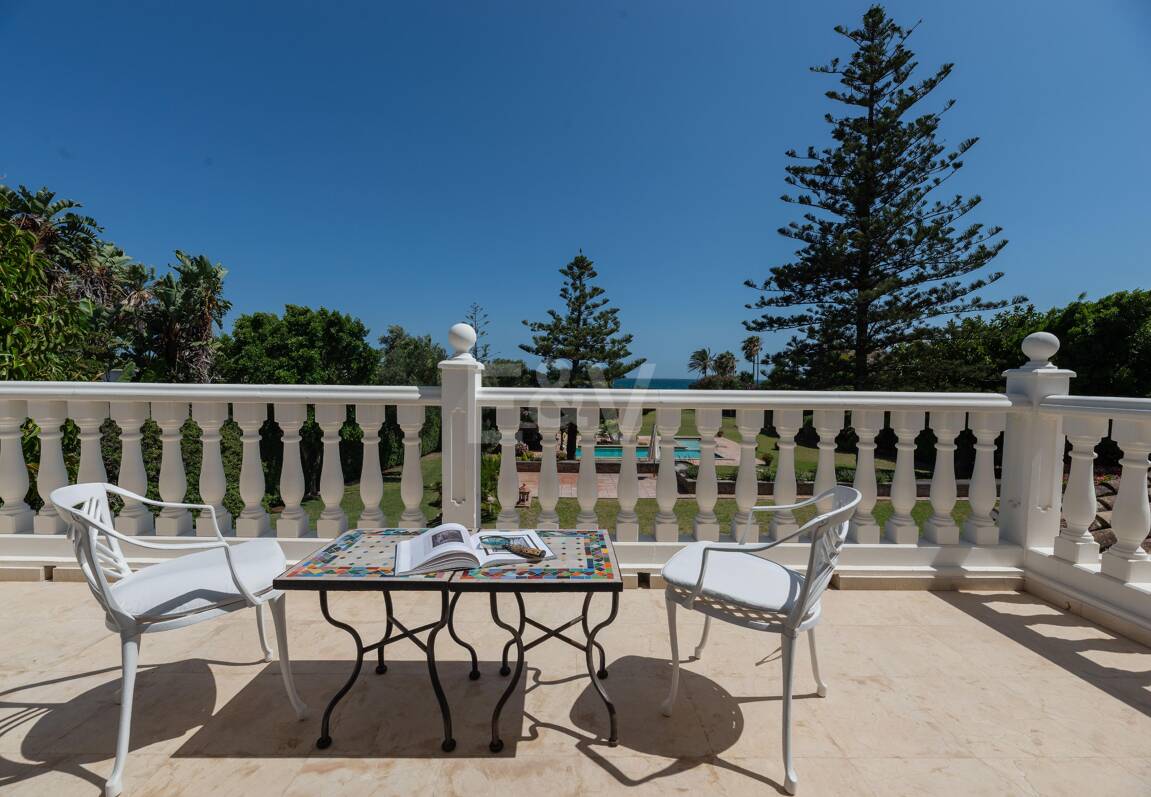 Villa frente a la playa en Guadalmina