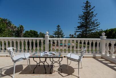 Villa frente a la playa en Guadalmina