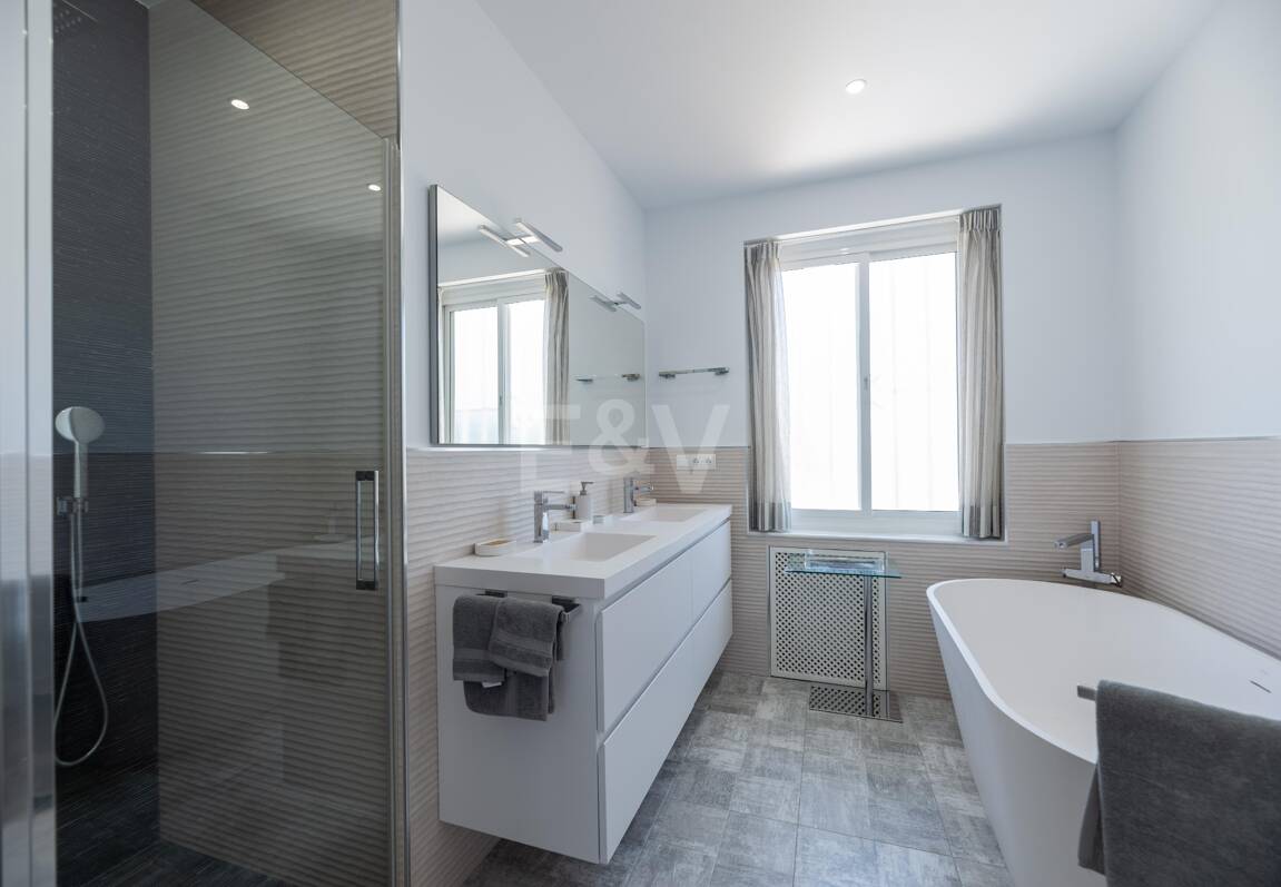 Villa frente a la playa en Guadalmina