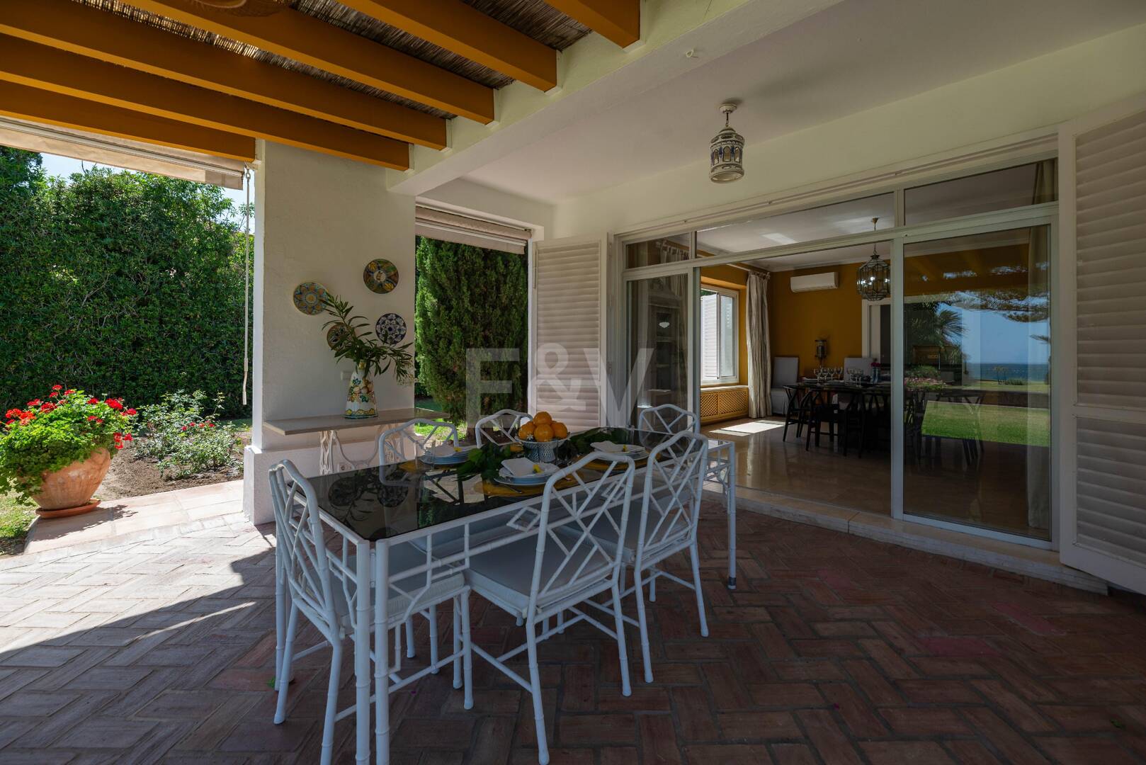 Villa frente a la playa en Guadalmina