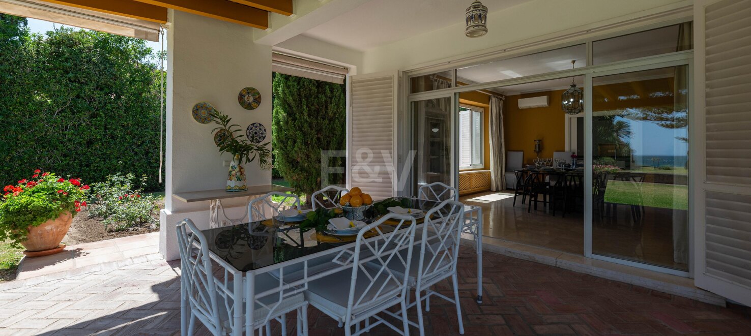 Front line beach villa in Guadalmina
