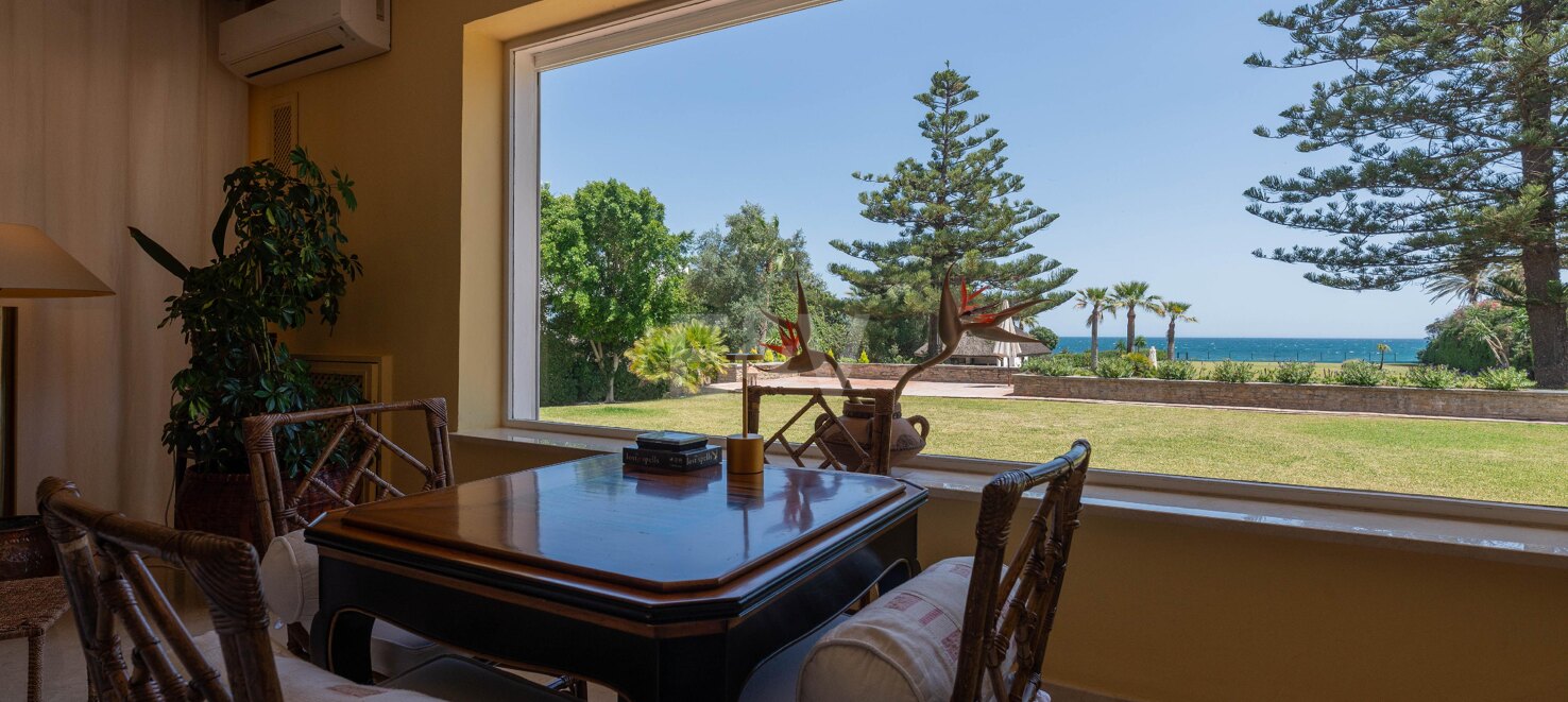 Front line beach villa in Guadalmina