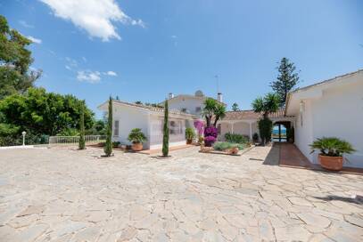 Villa frente a la playa en Guadalmina