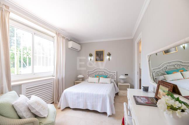 Villa frente a la playa en Guadalmina