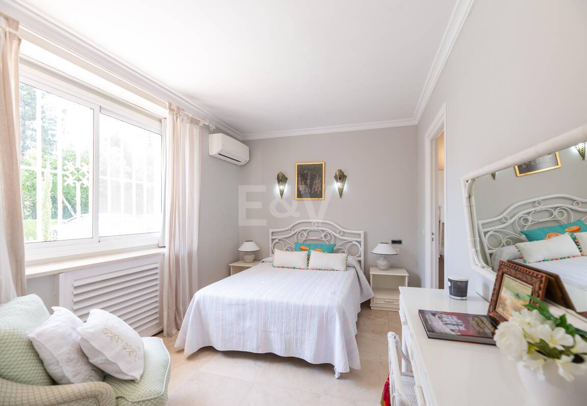 Villa frente a la playa en Guadalmina