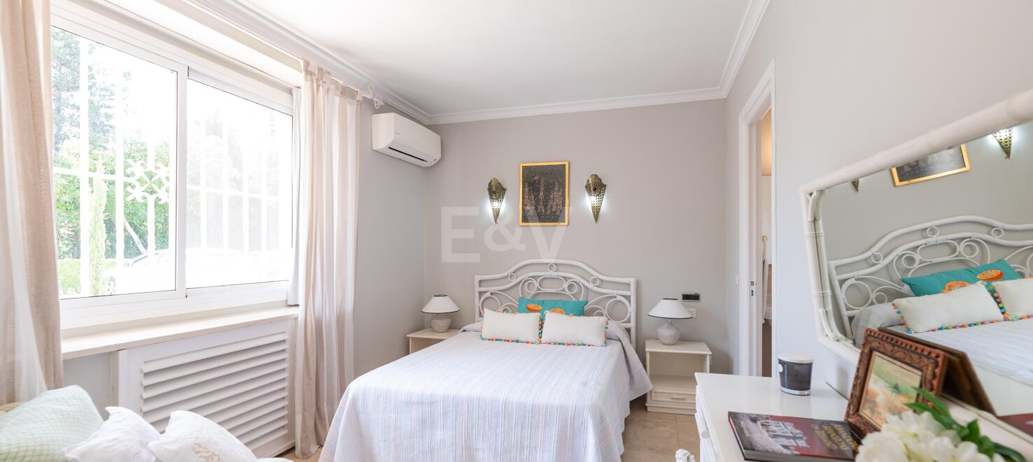Front line beach villa in Guadalmina