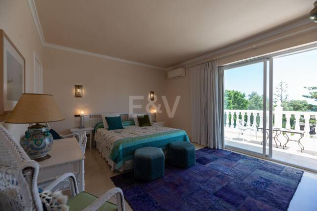 Villa frente a la playa en Guadalmina