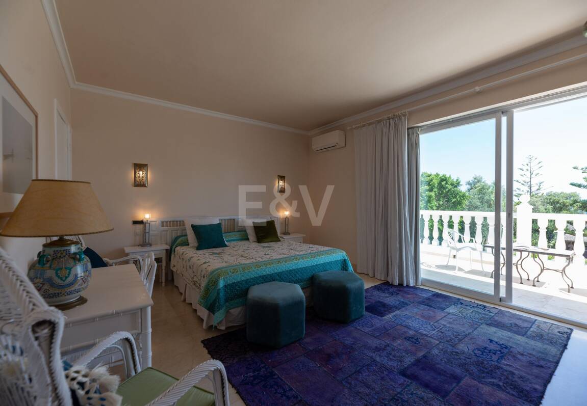 Villa frente a la playa en Guadalmina