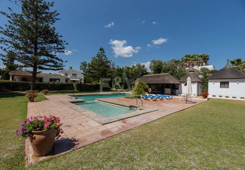 Villa frente a la playa en Guadalmina