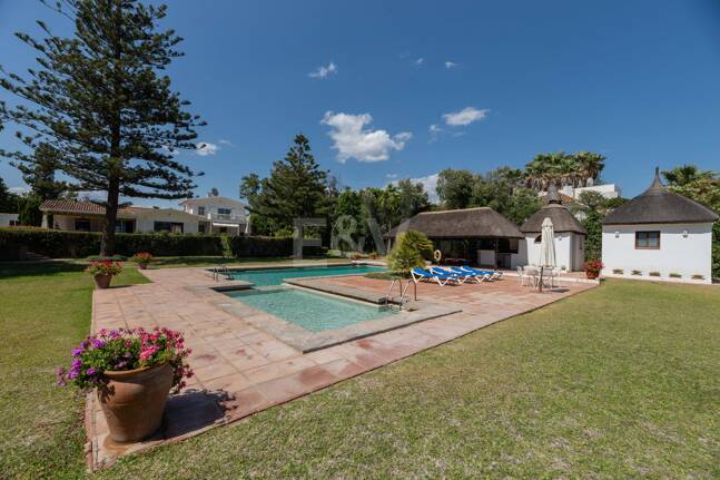 Villa frente a la playa en Guadalmina