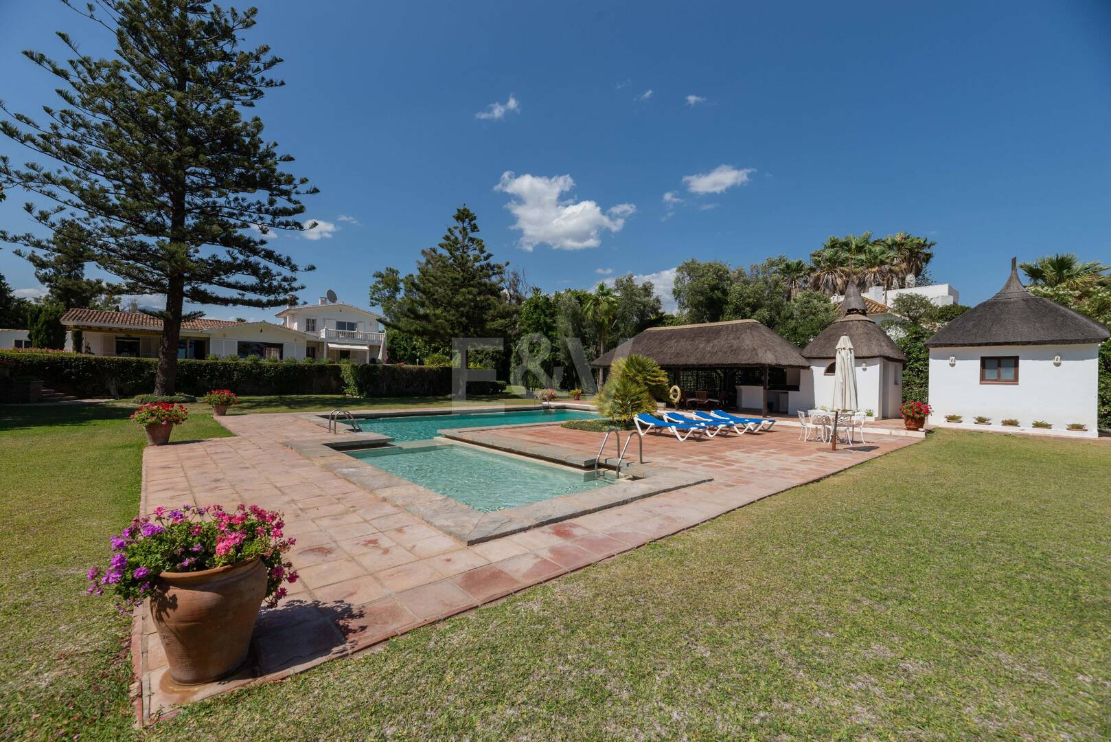 Villa frente a la playa en Guadalmina